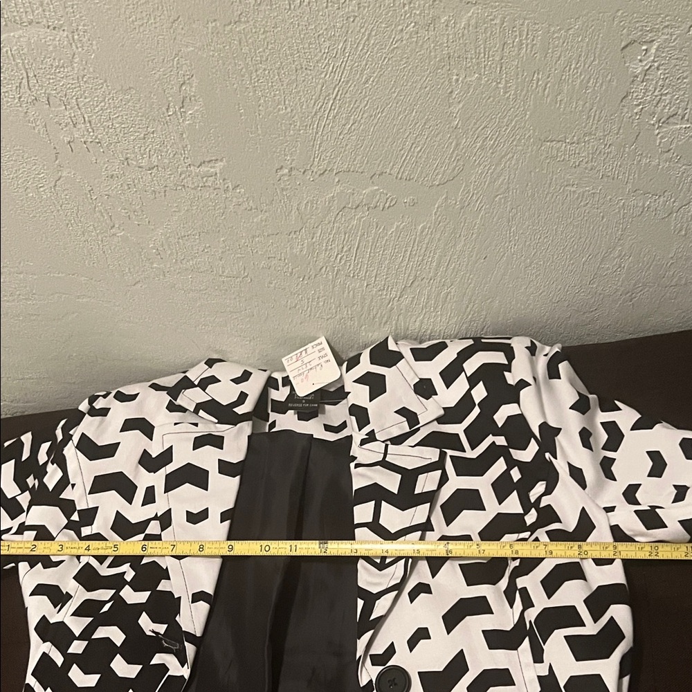 # 0996+ Stylish Abstract Chevron Black & White Women's Jacket “31 X 21” - Picture 5 of 10